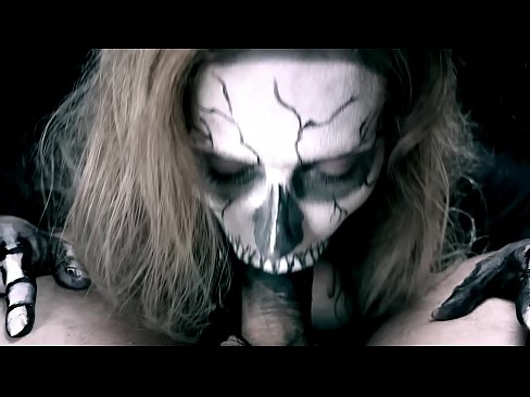 ❤️ Девушка демон сосет хуй черным ртом и глотает сперму. Порево на сайте filmepornonline.ru